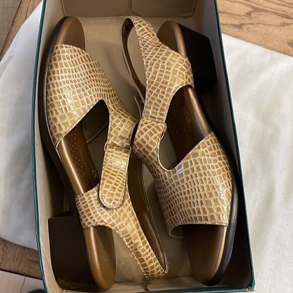 SAS SUNTIMER BEIGE CROC SANDALS. NEW - Picture 9 of 11